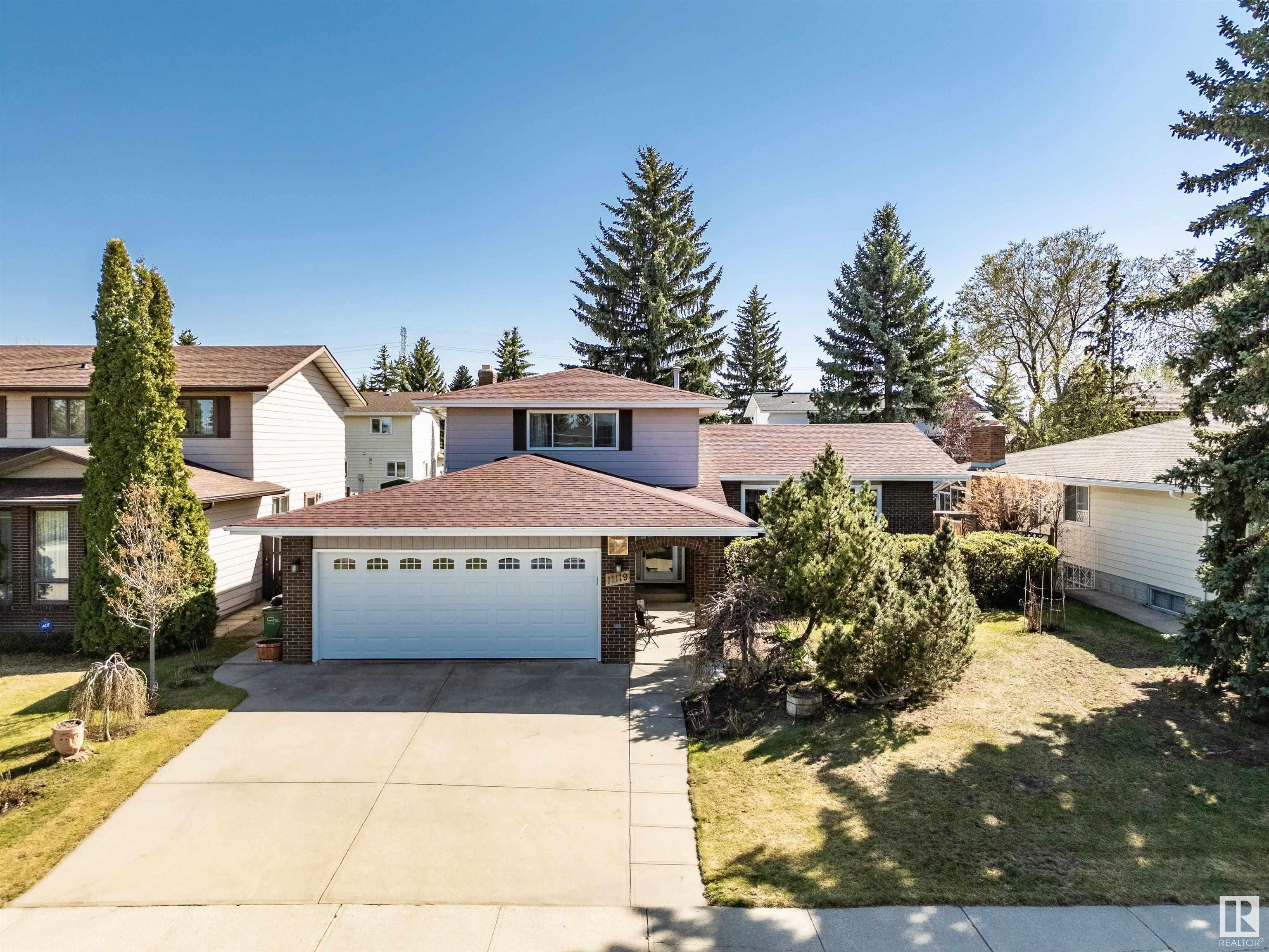 Property Photo:  11119 30 Avenue NW  AB T6J 3Y7 