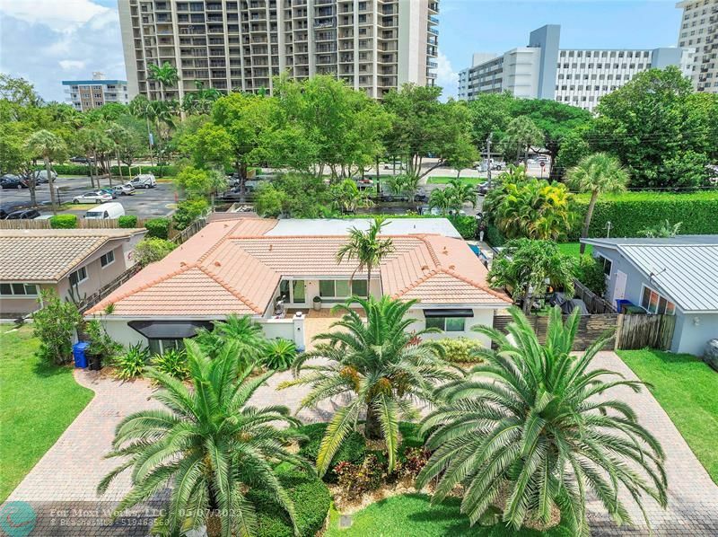 Property Photo: 1820 Bel Air Ave FL 33062
