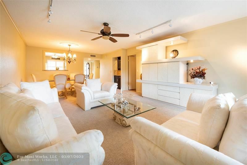Property Photo: 398 Lakeview Dr 202 FL 33326