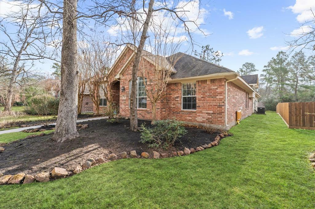 Property Photo: 35 Powers Bend Way TX 77382