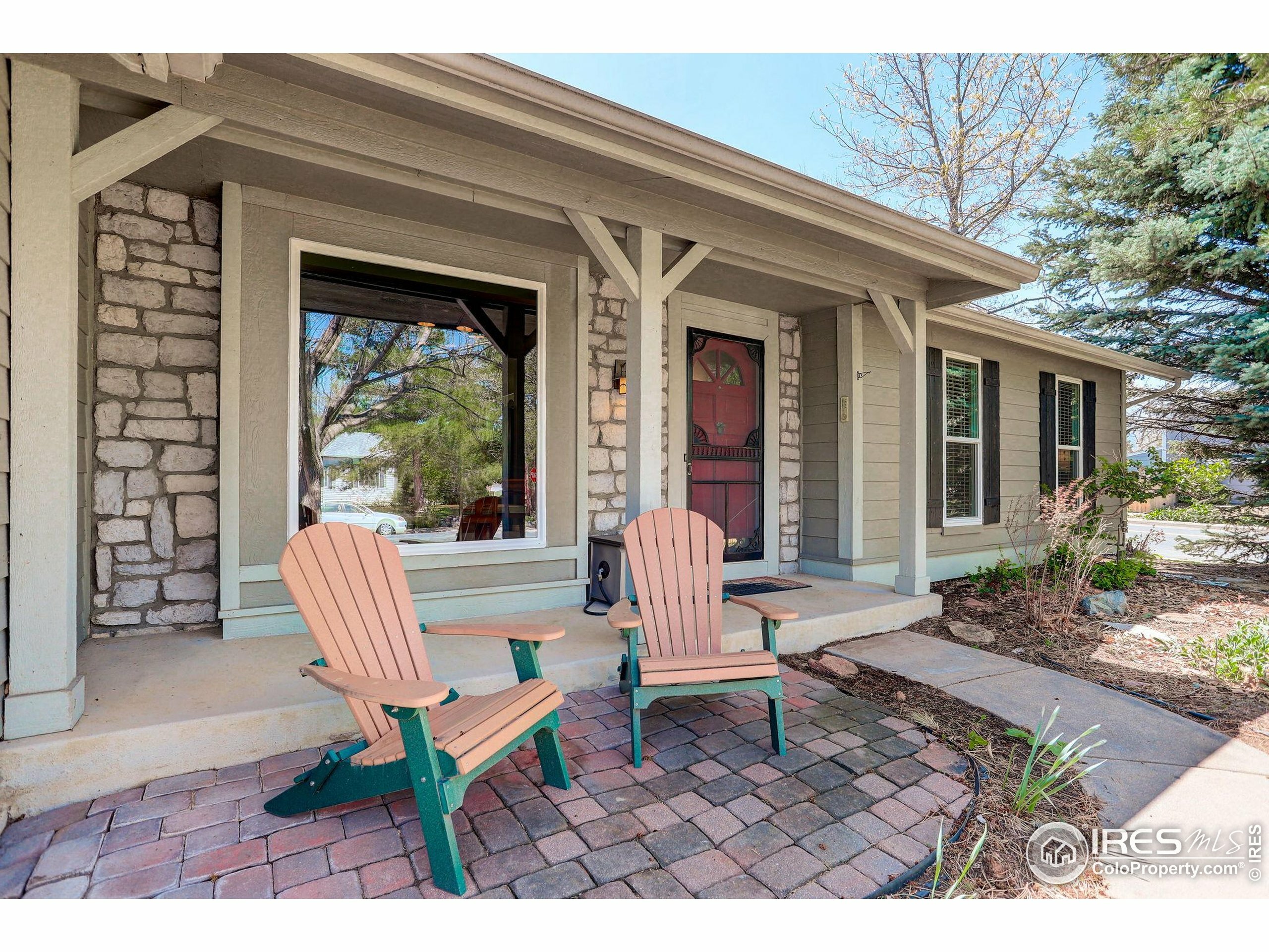 Property Photo: 642 W Chestnut Ct CO 80027
