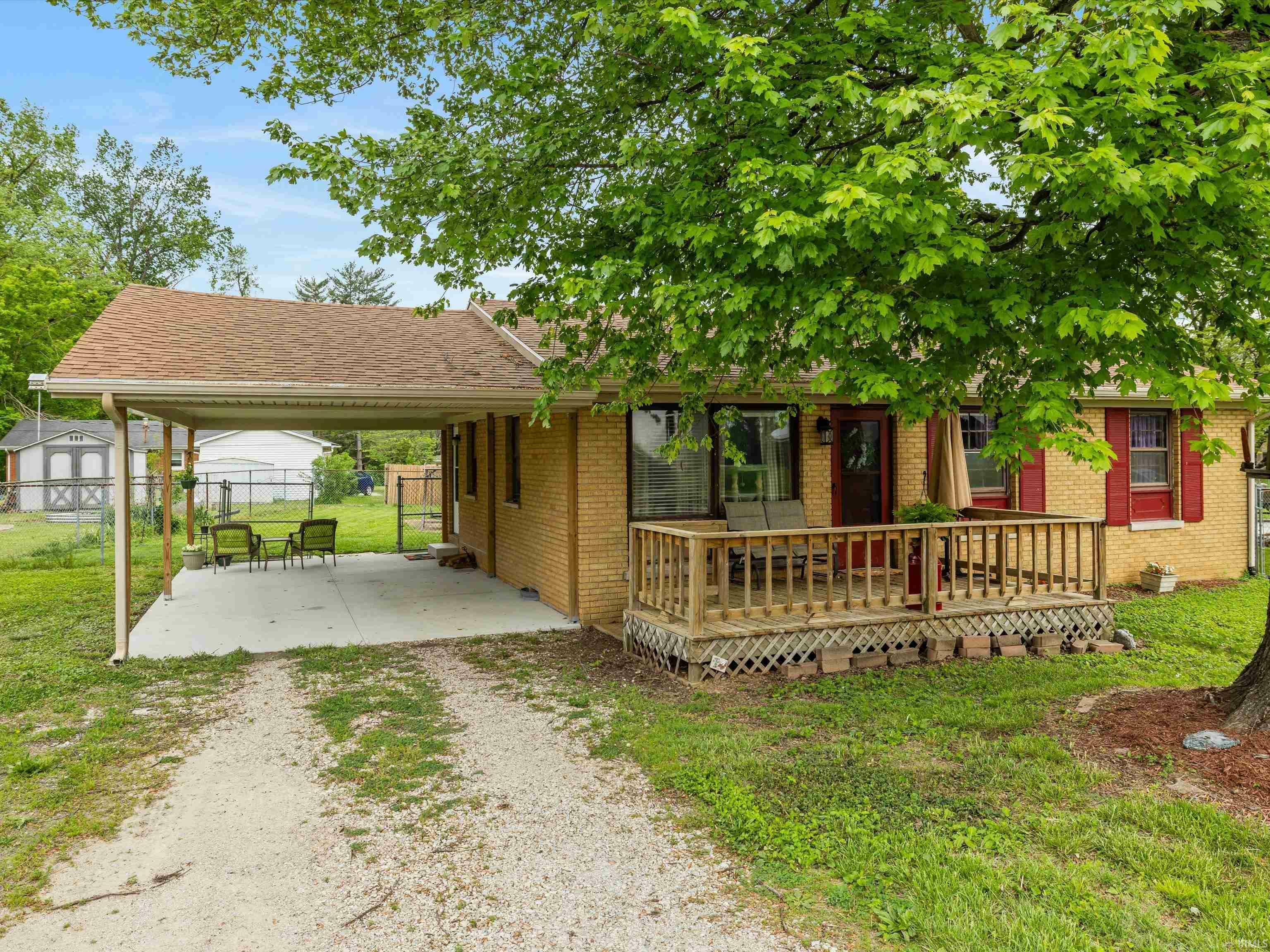 Property Photo: 1501 N Rockport Road IN 47601