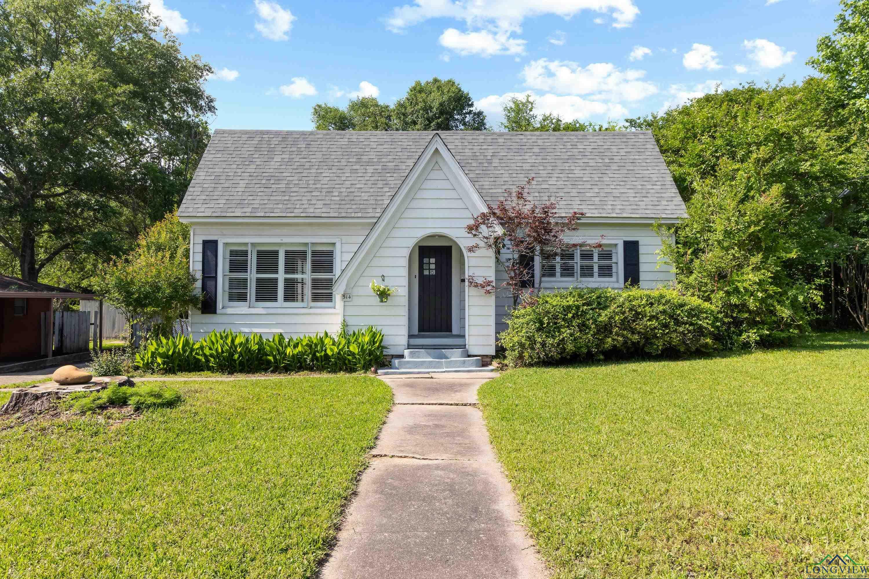 Property Photo: 514 W Main St TX 75652