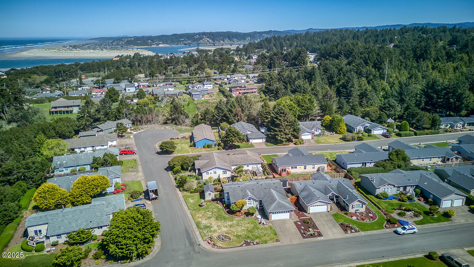 Property Photo: 1170 SW Ocean Hills Drive OR 97394