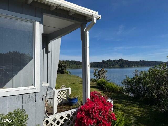 Property Photo: 955 SE Mill Street A16 OR 97394