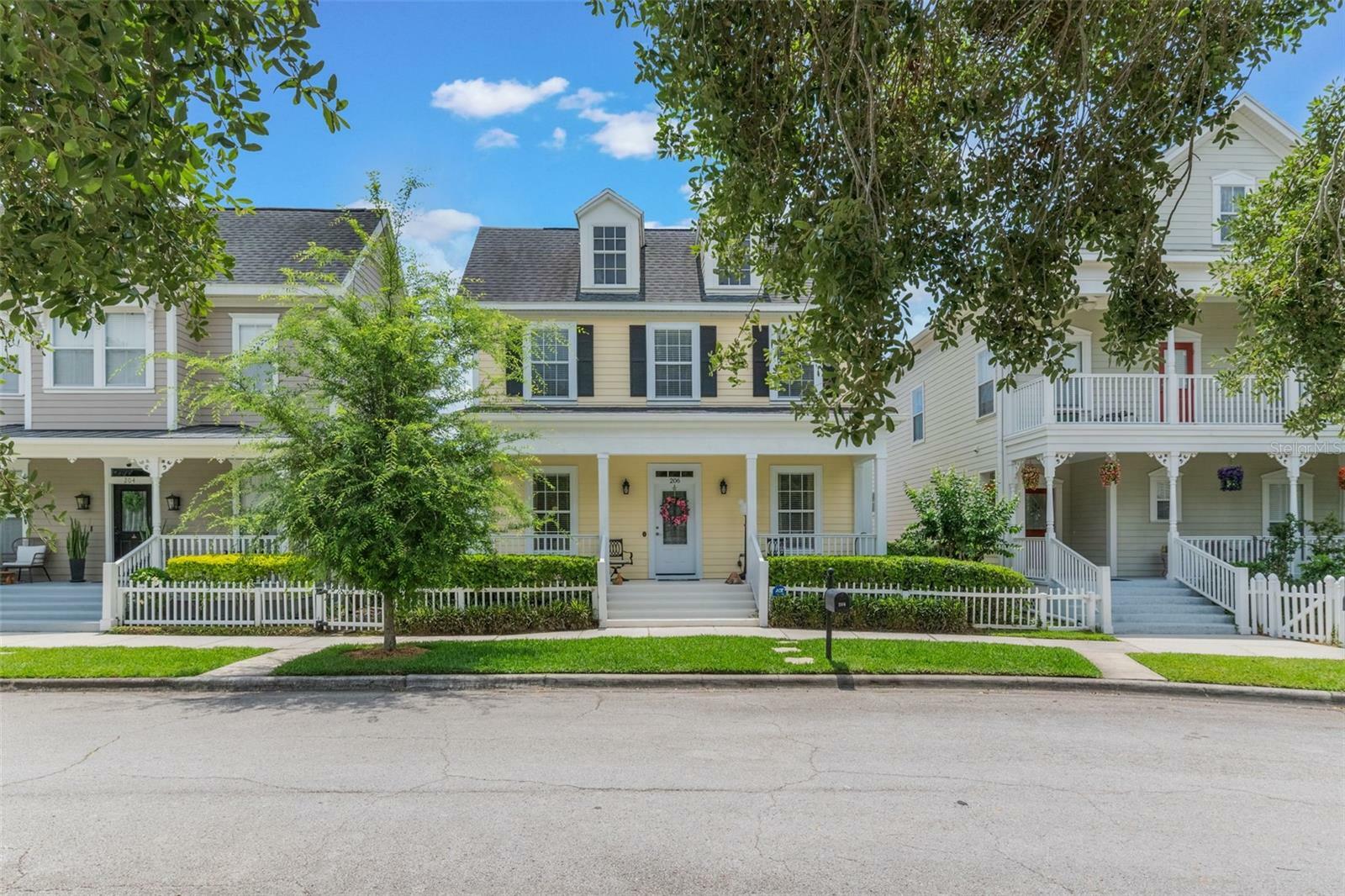 Property Photo: 206 Norfolk Place FL 34747