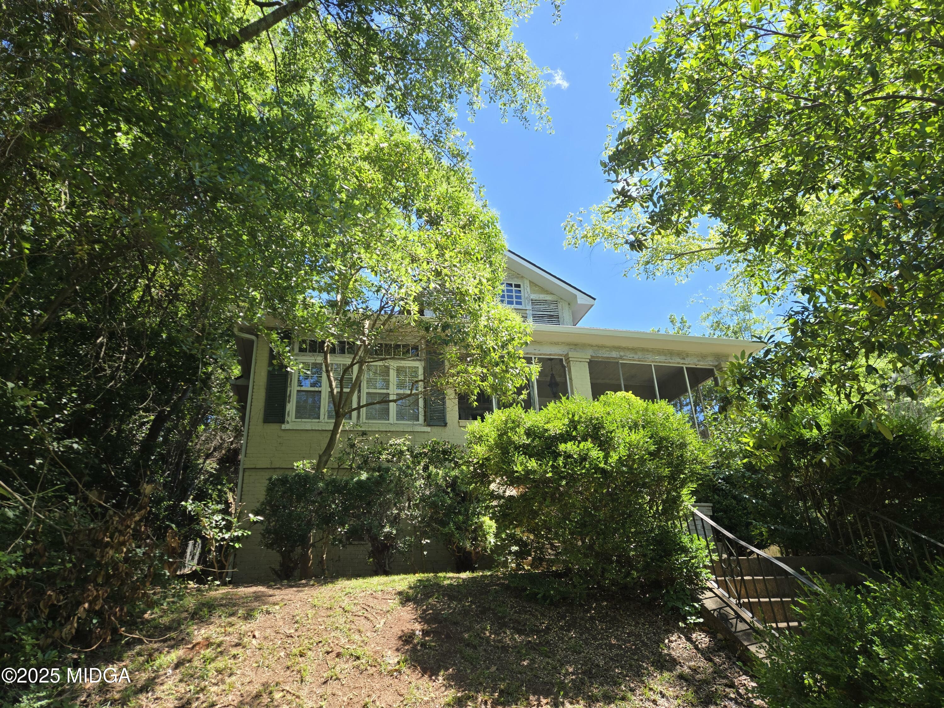 Property Photo: 863 Boulevard GA 31211