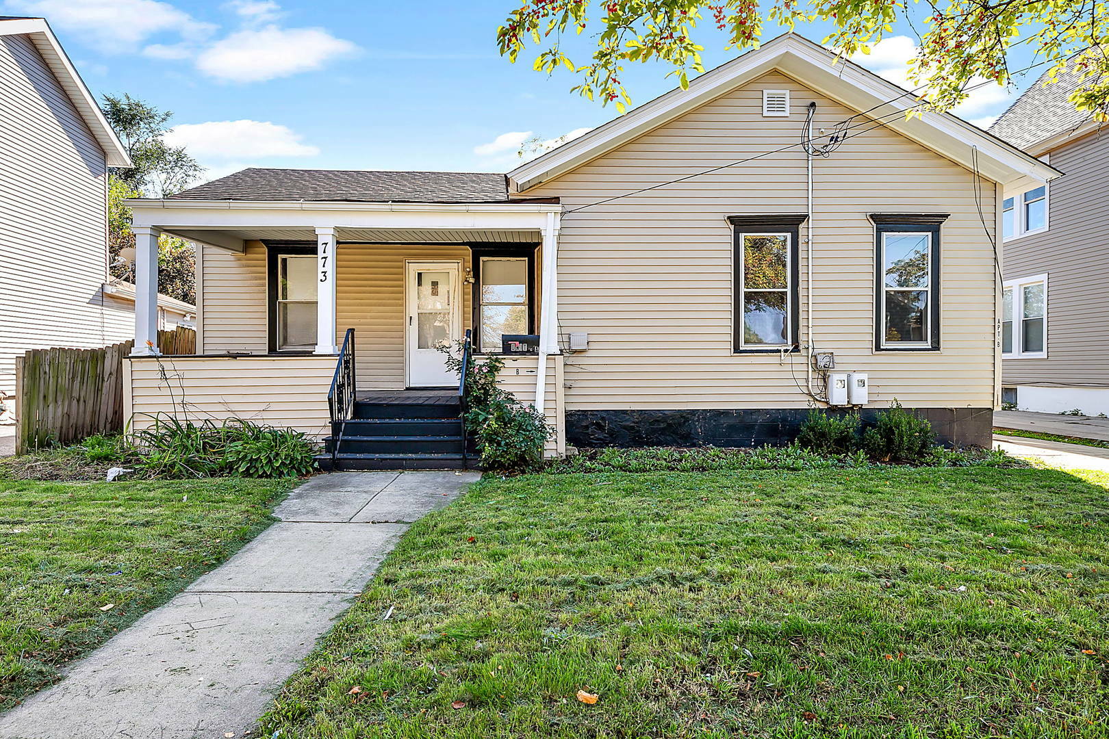 Property Photo: 773 E New York Street A IL 60505