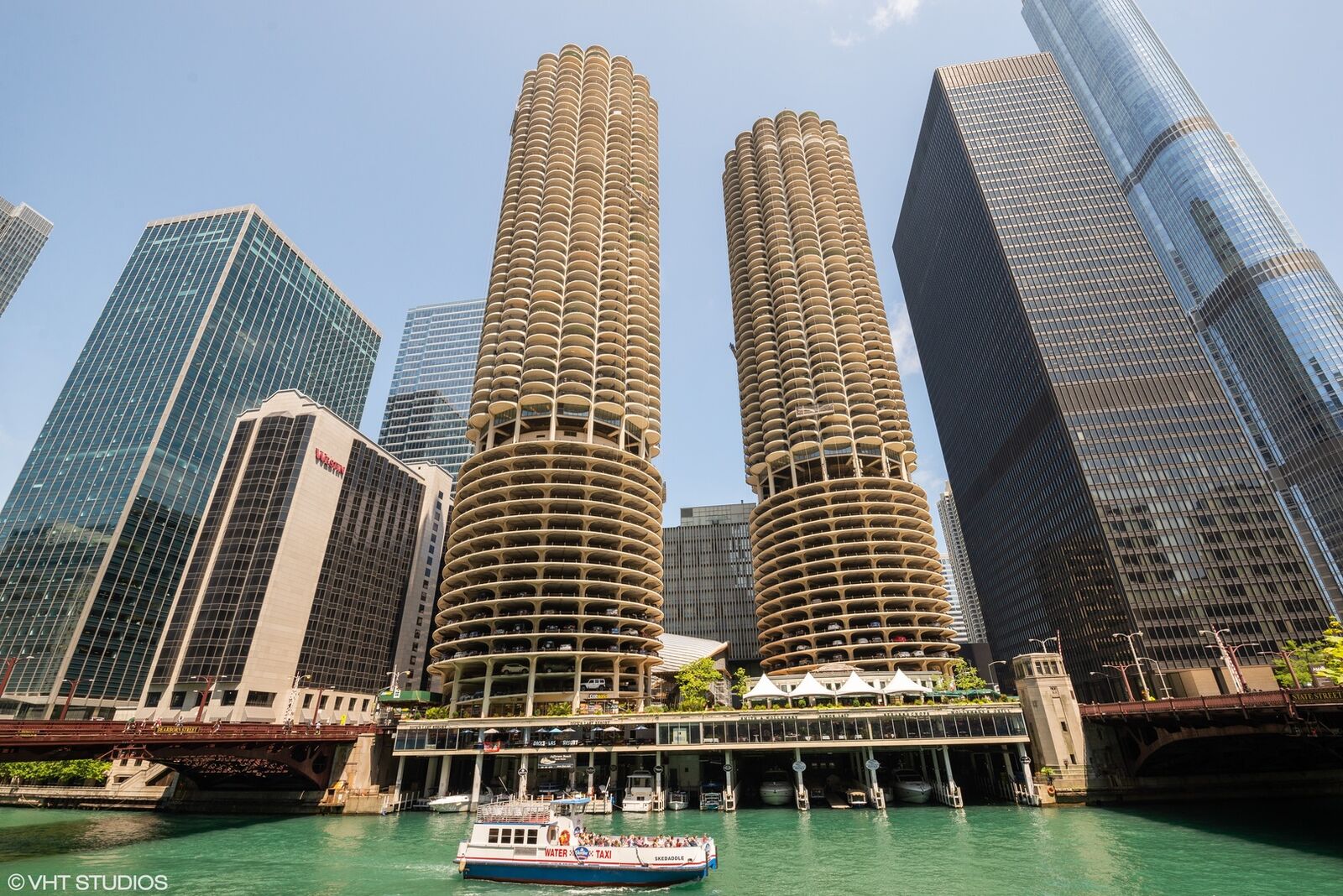 Property Photo: 300 N State Street 4609 IL 60654