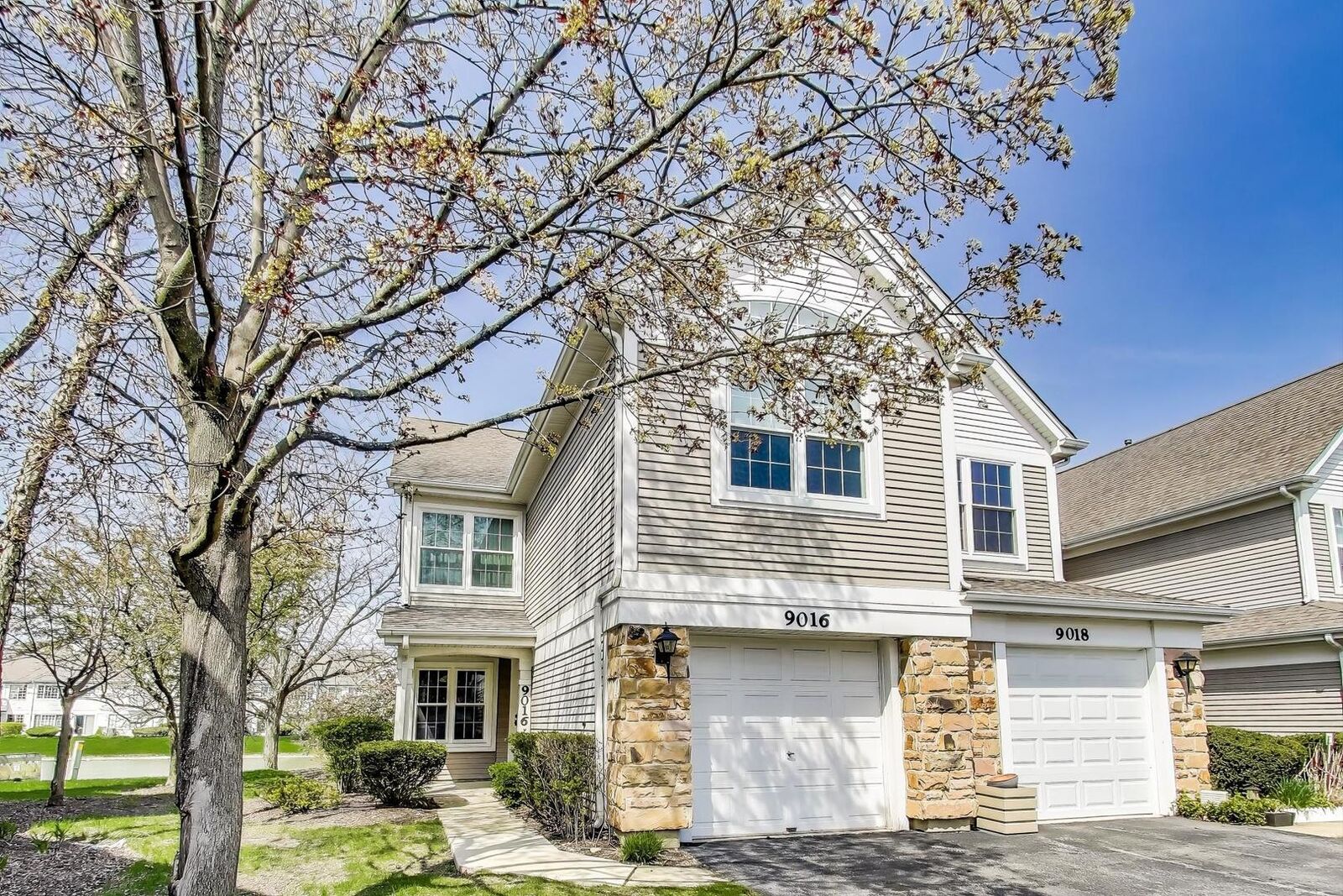 Property Photo:  9016 W Heathwood Circle  IL 60714 