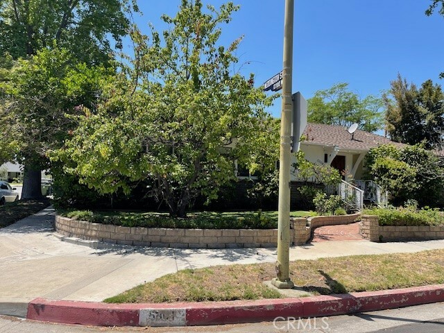 Property Photo:  5301 Bluebell Avenue  CA 91607 