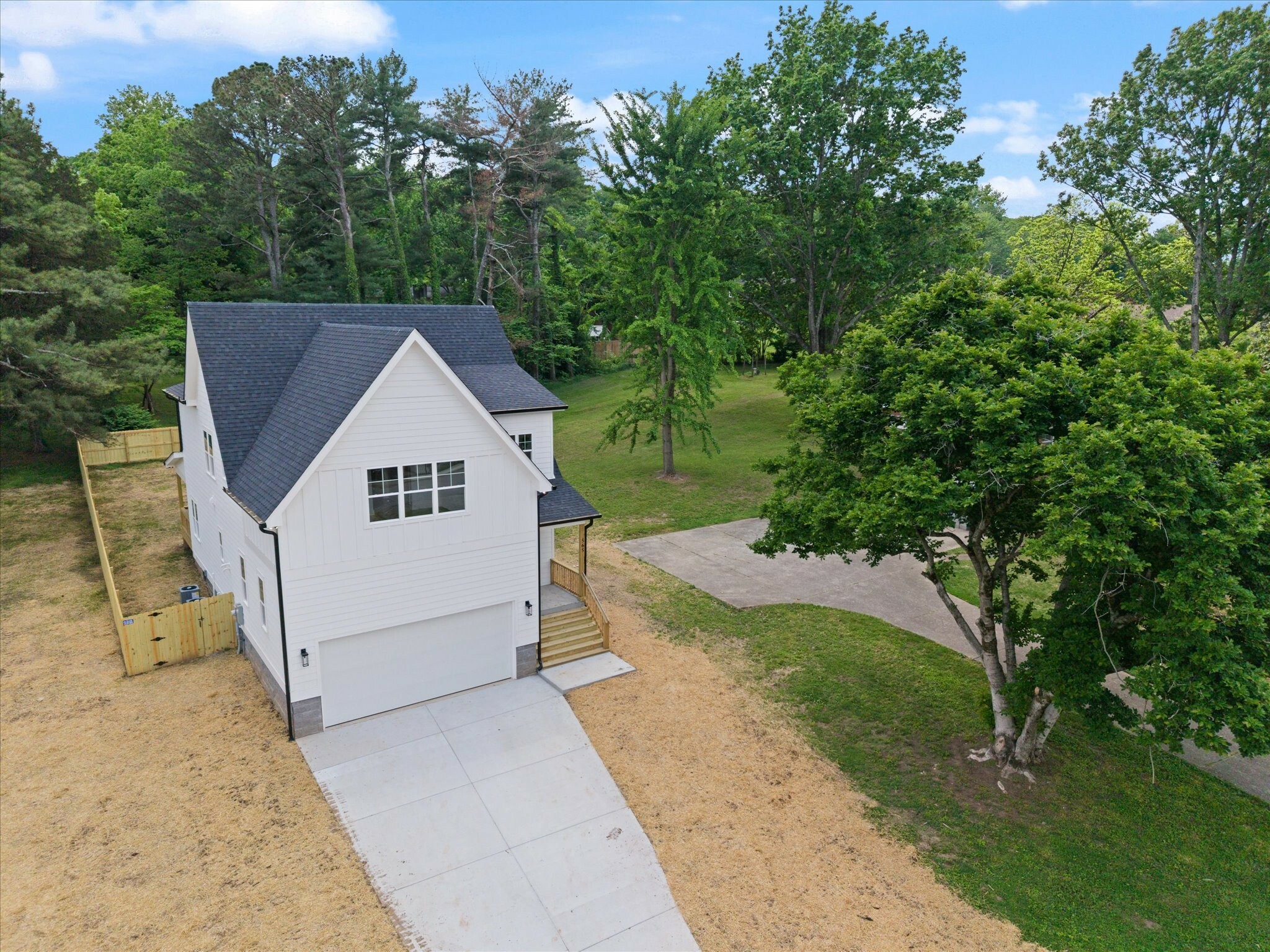 Property Photo: 565 McMurray Dr TN 37211