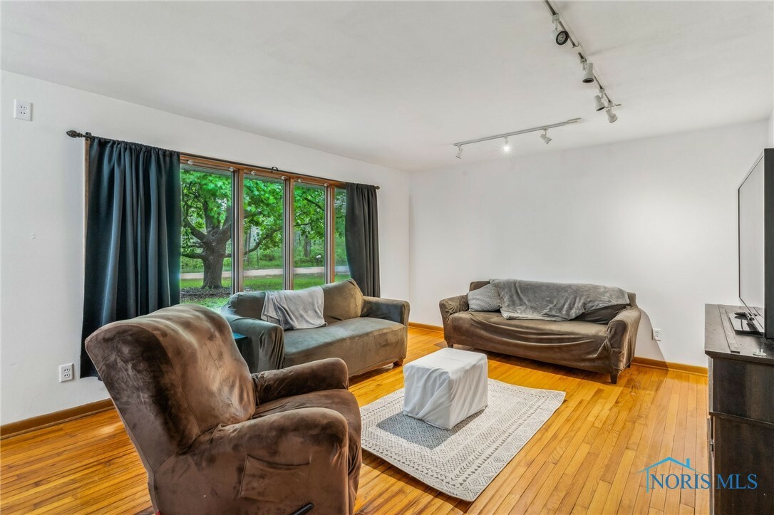 Property Photo: 1727 Brookside Drive OH 45840