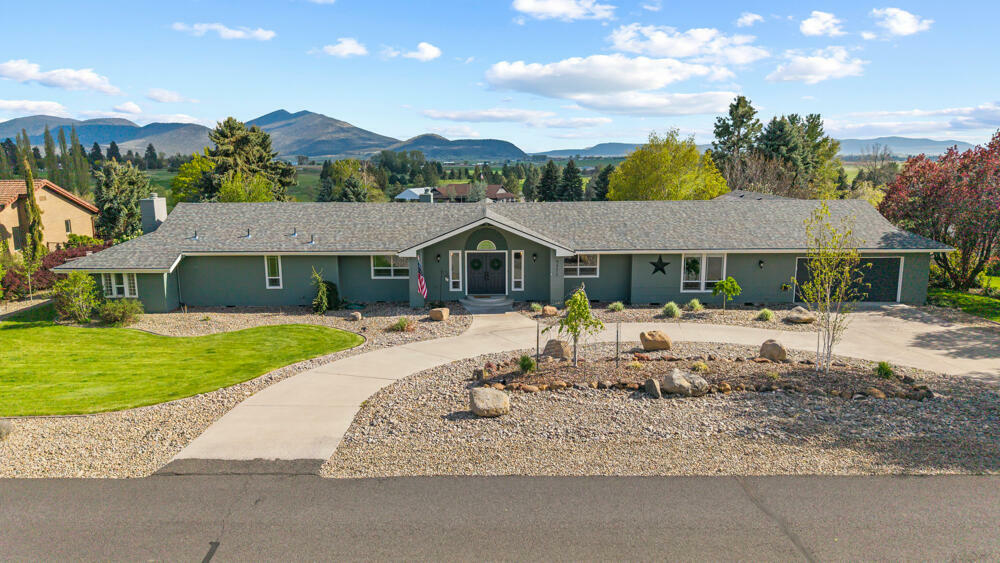 Property Photo: 9576 Arant Road OR 97603