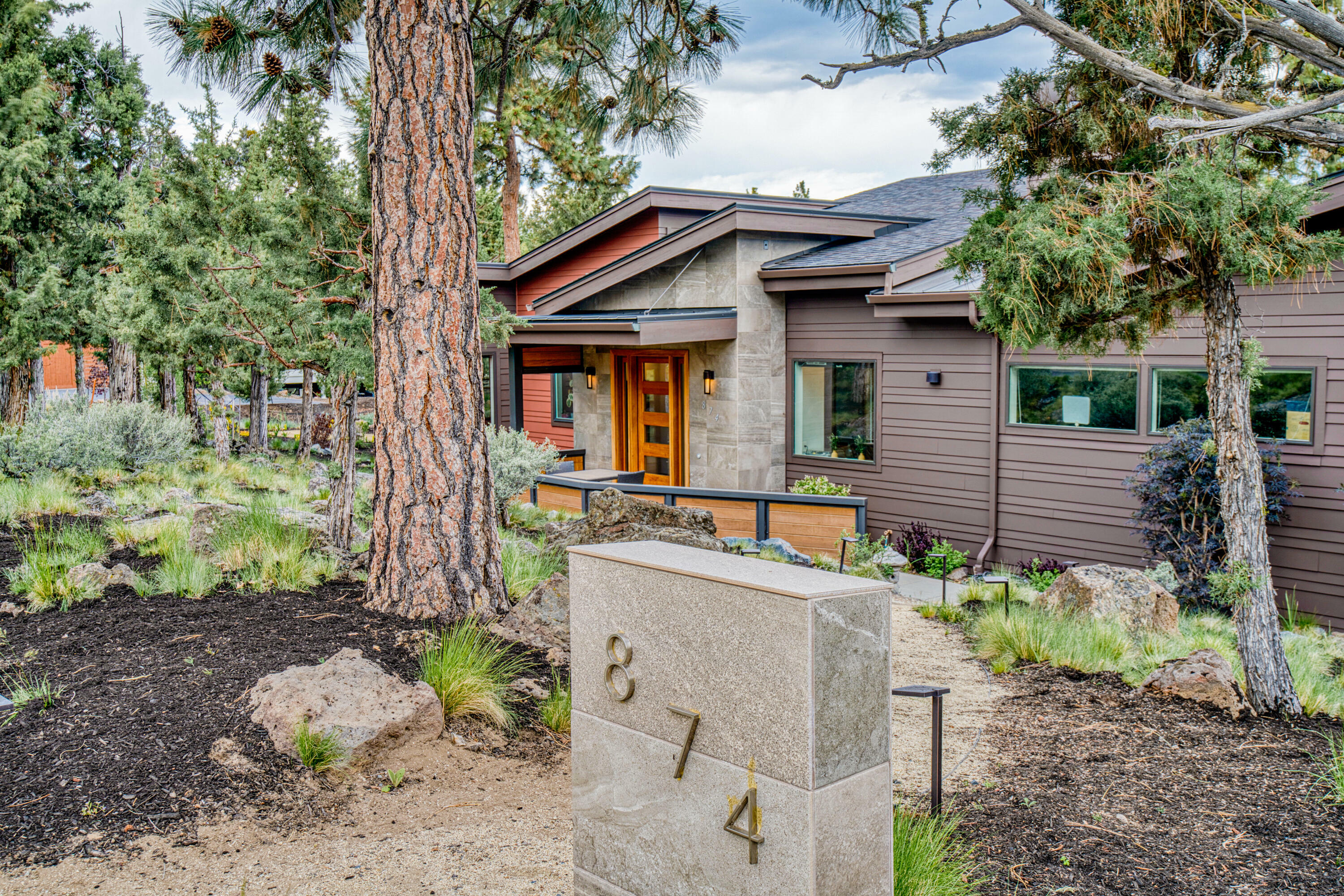Property Photo: 874 NW Haleakala Way OR 97703