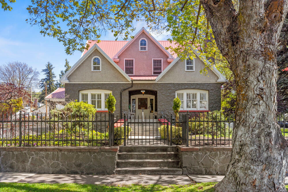 Property Photo: 711 N Eldorado Avenue OR 97601