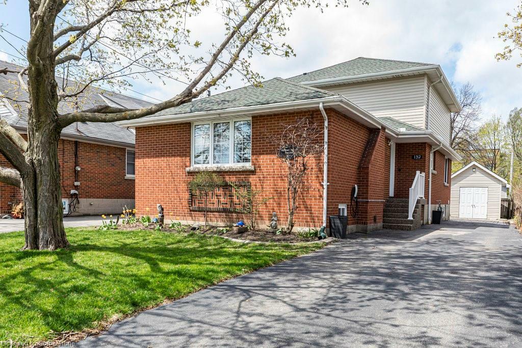 Property Photo:  152 East 42nd Street  ON L8T 3A5 