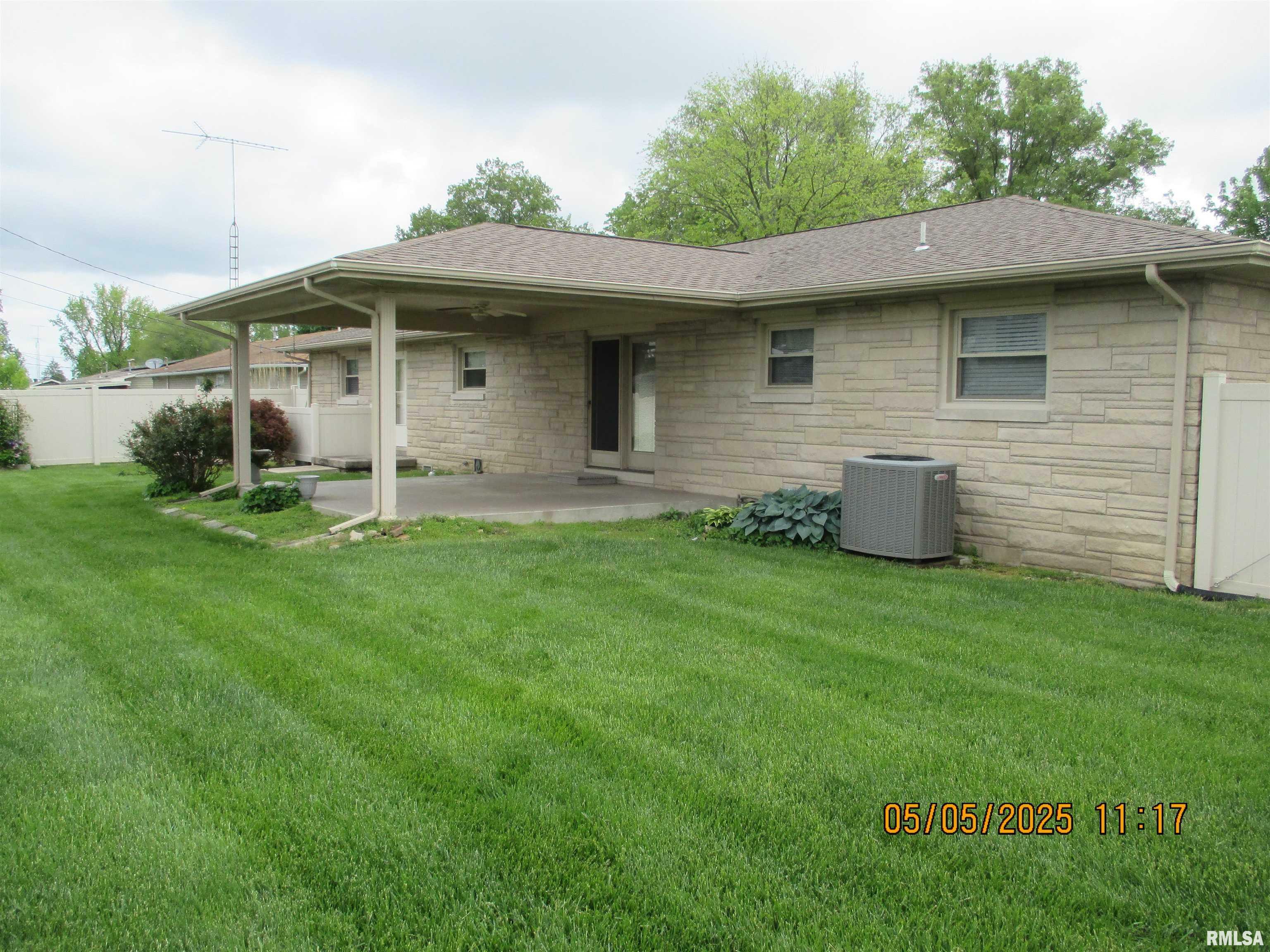 Property Photo: 646 Sara IL 62801