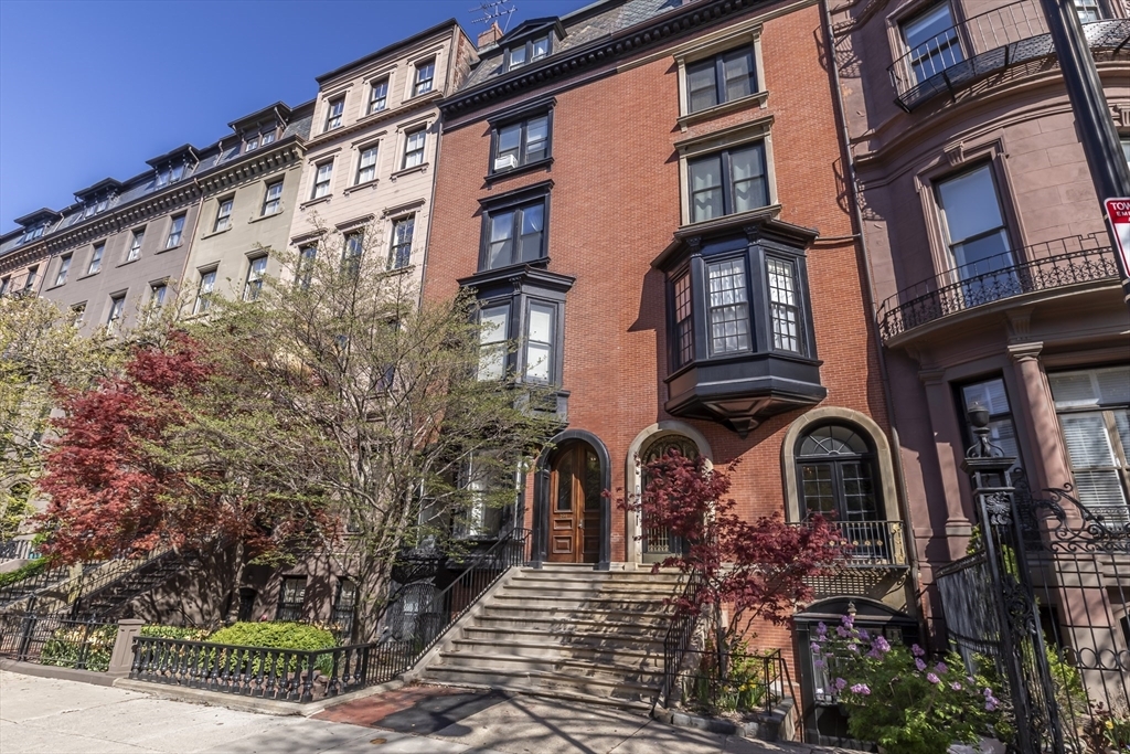 Property Photo:  194 Beacon St  MA 02116 