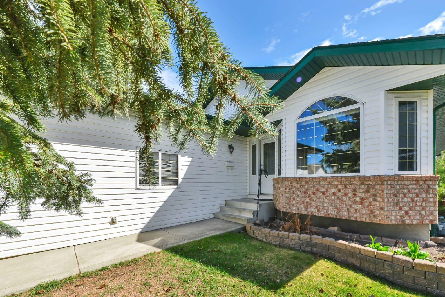 Property Photo: 31 Dietz Close AB T4R 2S7