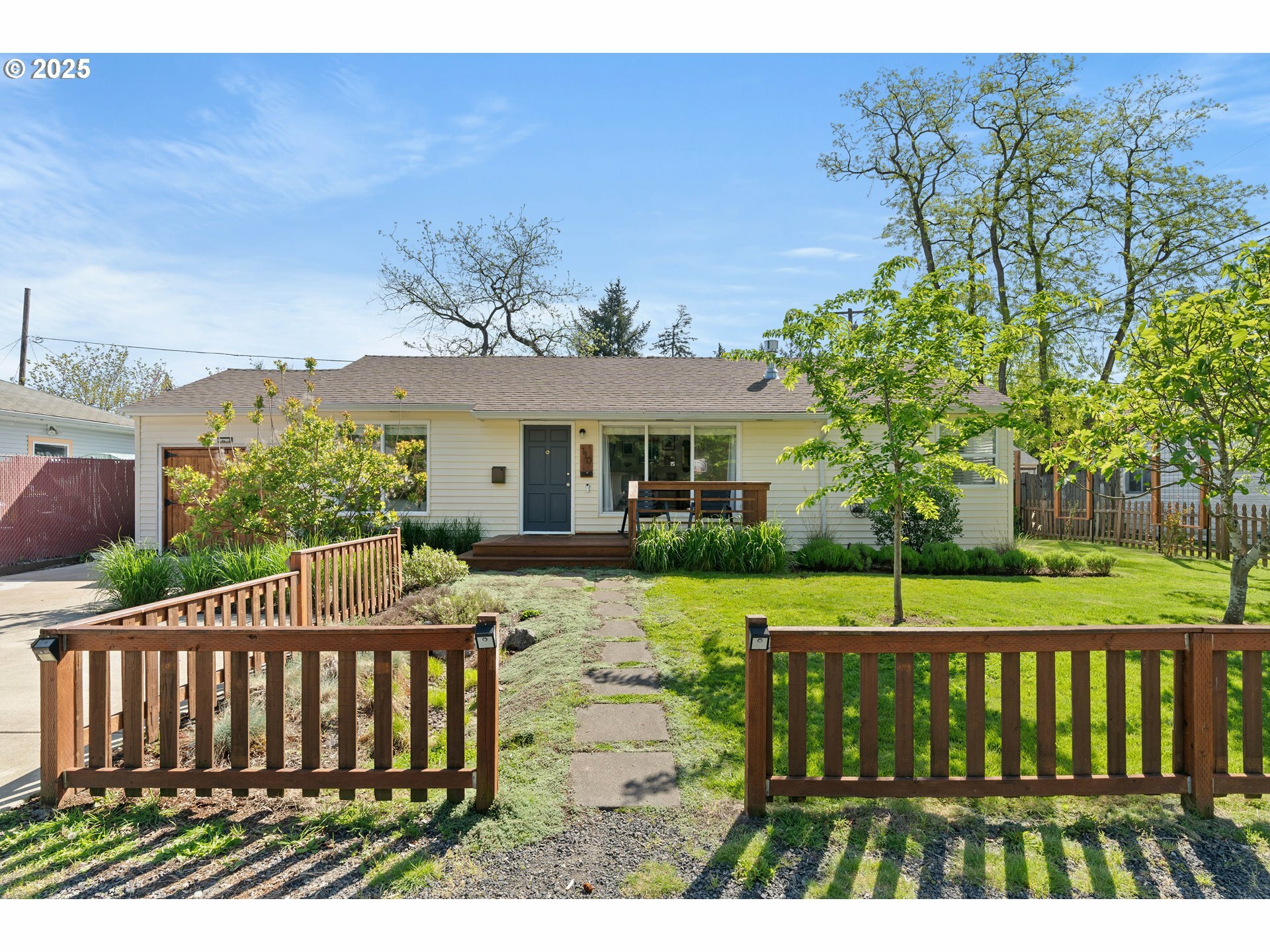Property Photo: 110 SW 140th Ave OR 97006