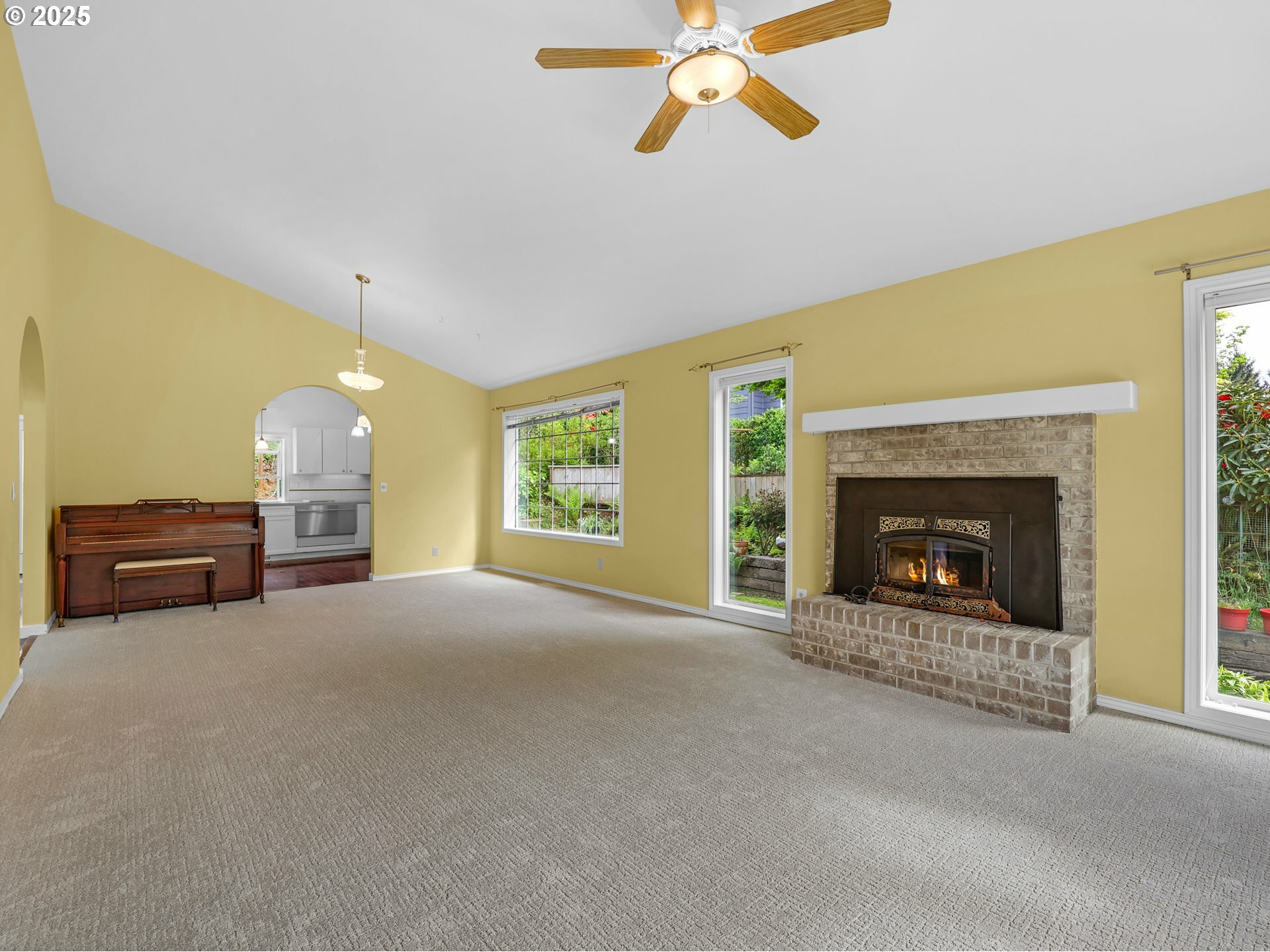 Property Photo: 343 Hemlock St OR 97138