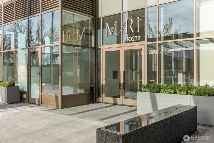 Property Photo: 10232 NE 10th Street 1510 WA 98004