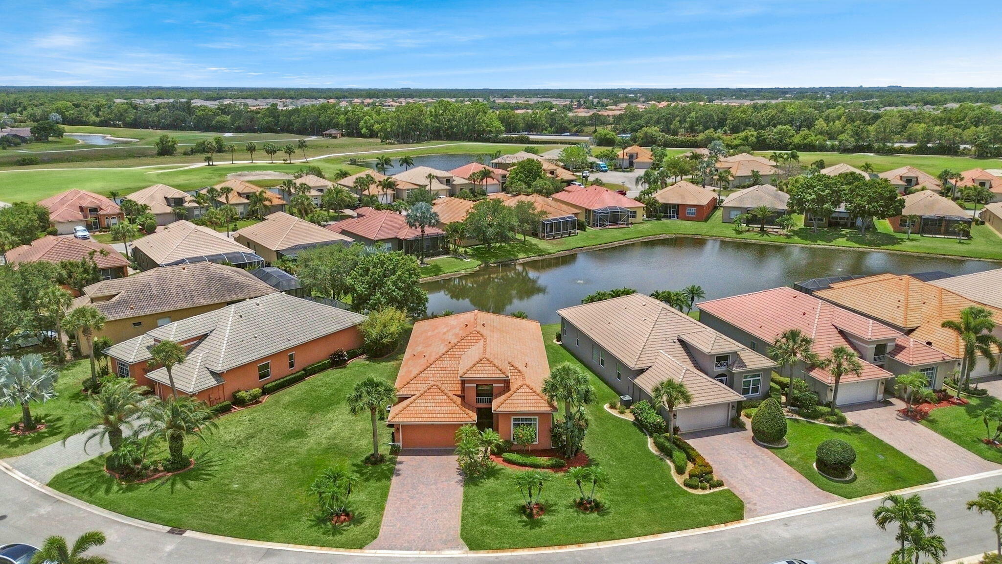 Property Photo: 312 NW Somerset Circle FL 34983