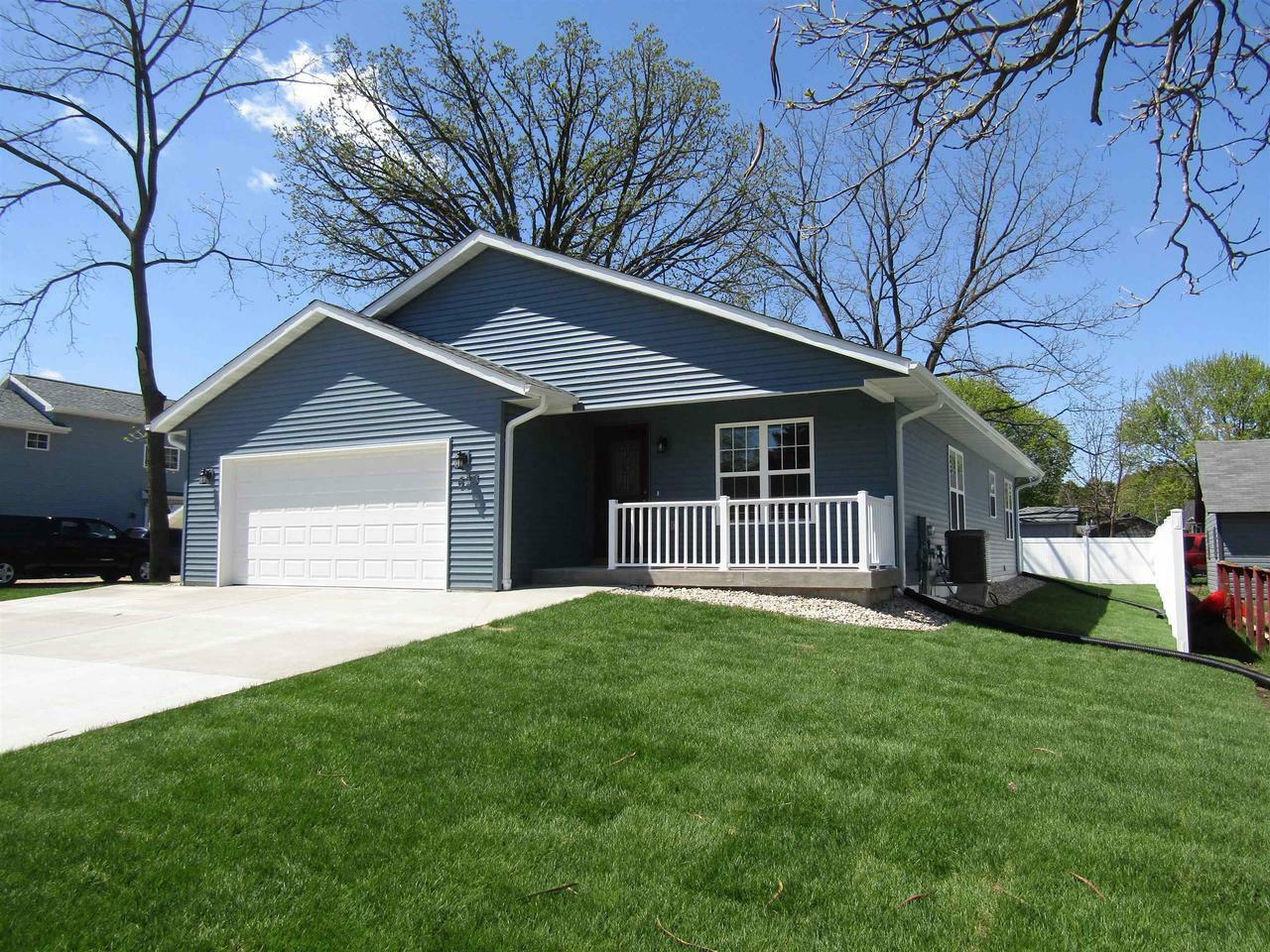 Property Photo: 627 North Pearl Street WI 53548