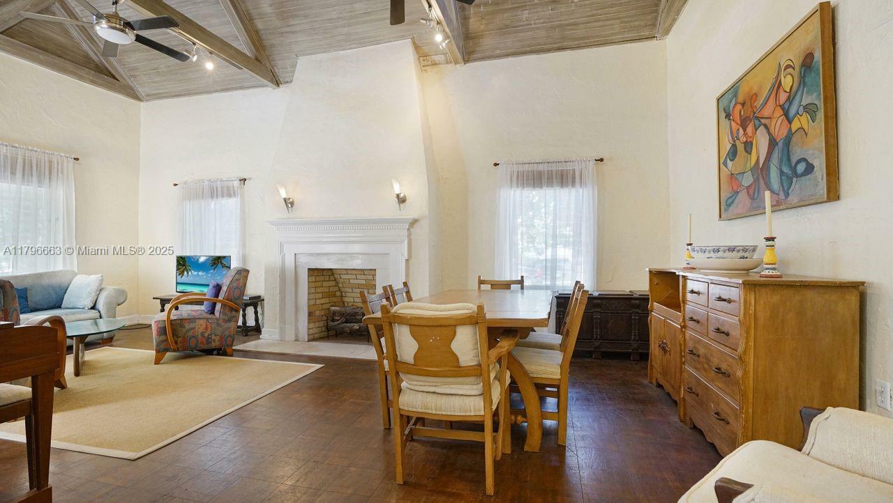 Property Photo: 1423 Biarritz Dr FL 33141