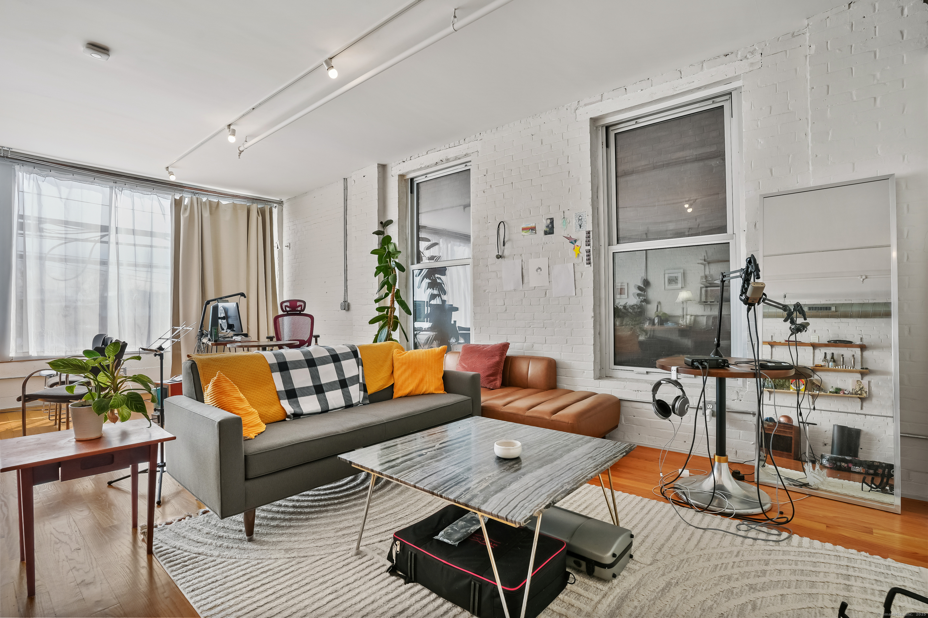 Property Photo: 817 Grand Avenue 202 CT 06511