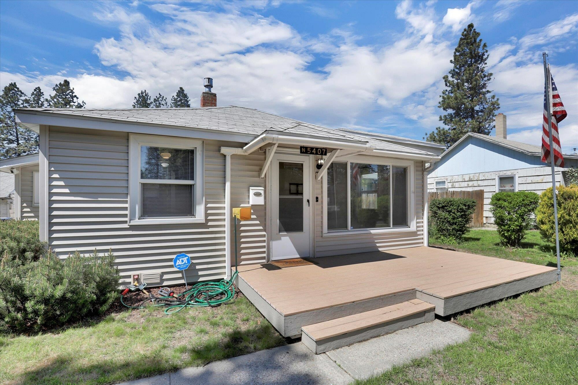 Property Photo: 5407 N Maple St WA 99205