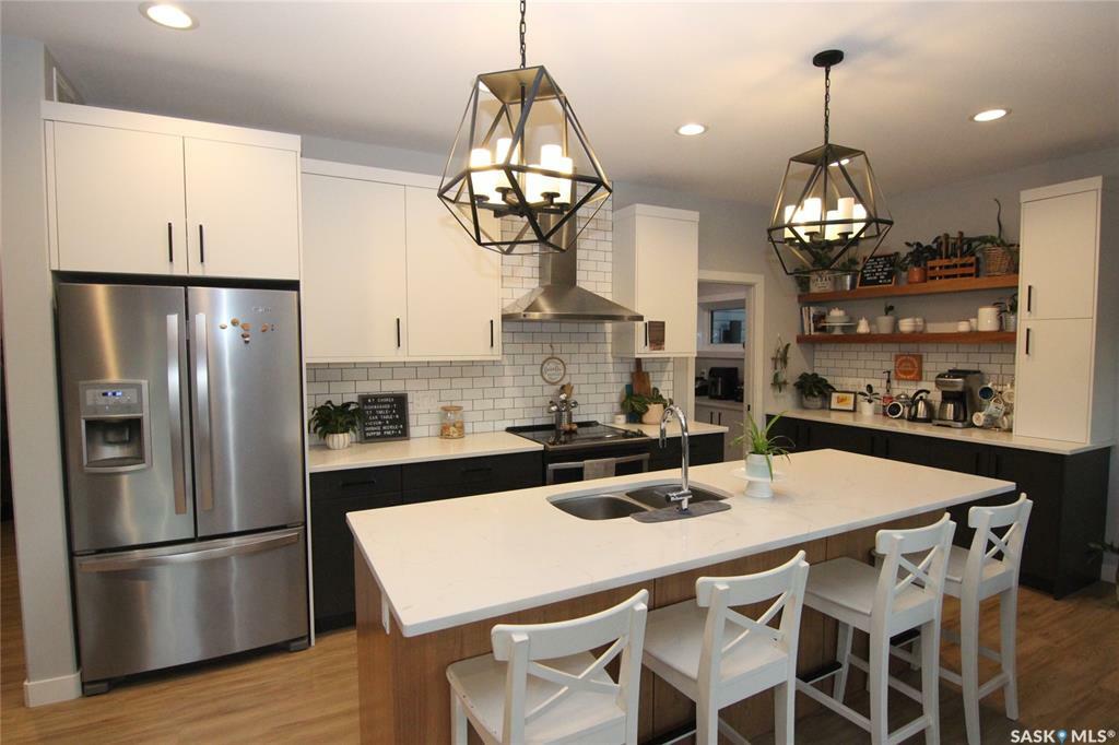 Property Photo: 671 Fast Crescent SK S7W 0X1
