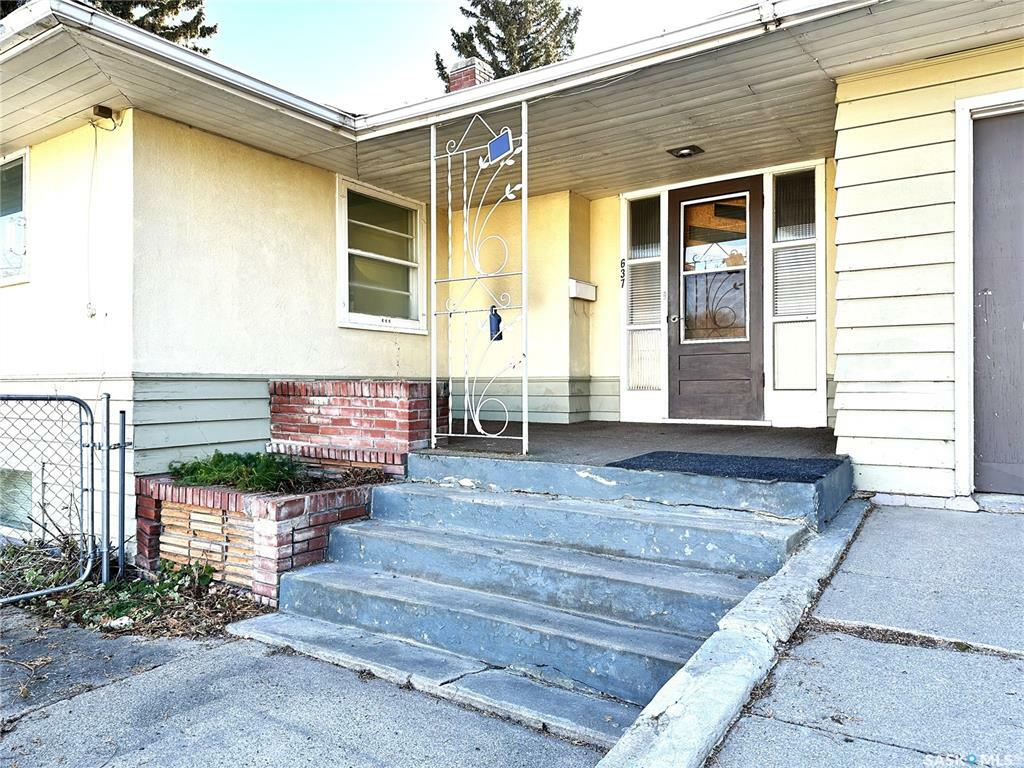 Property Photo: 637 6th Street SK S0K 2A0