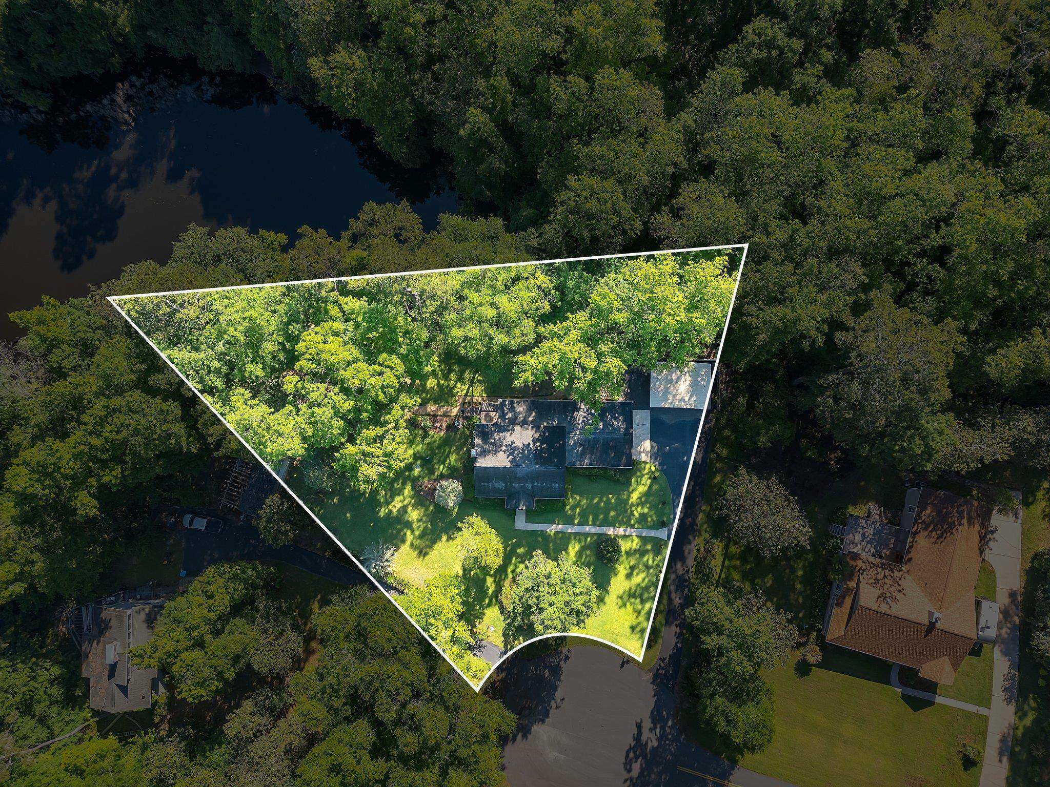 Property Photo: 96 Hans Court FL 32333