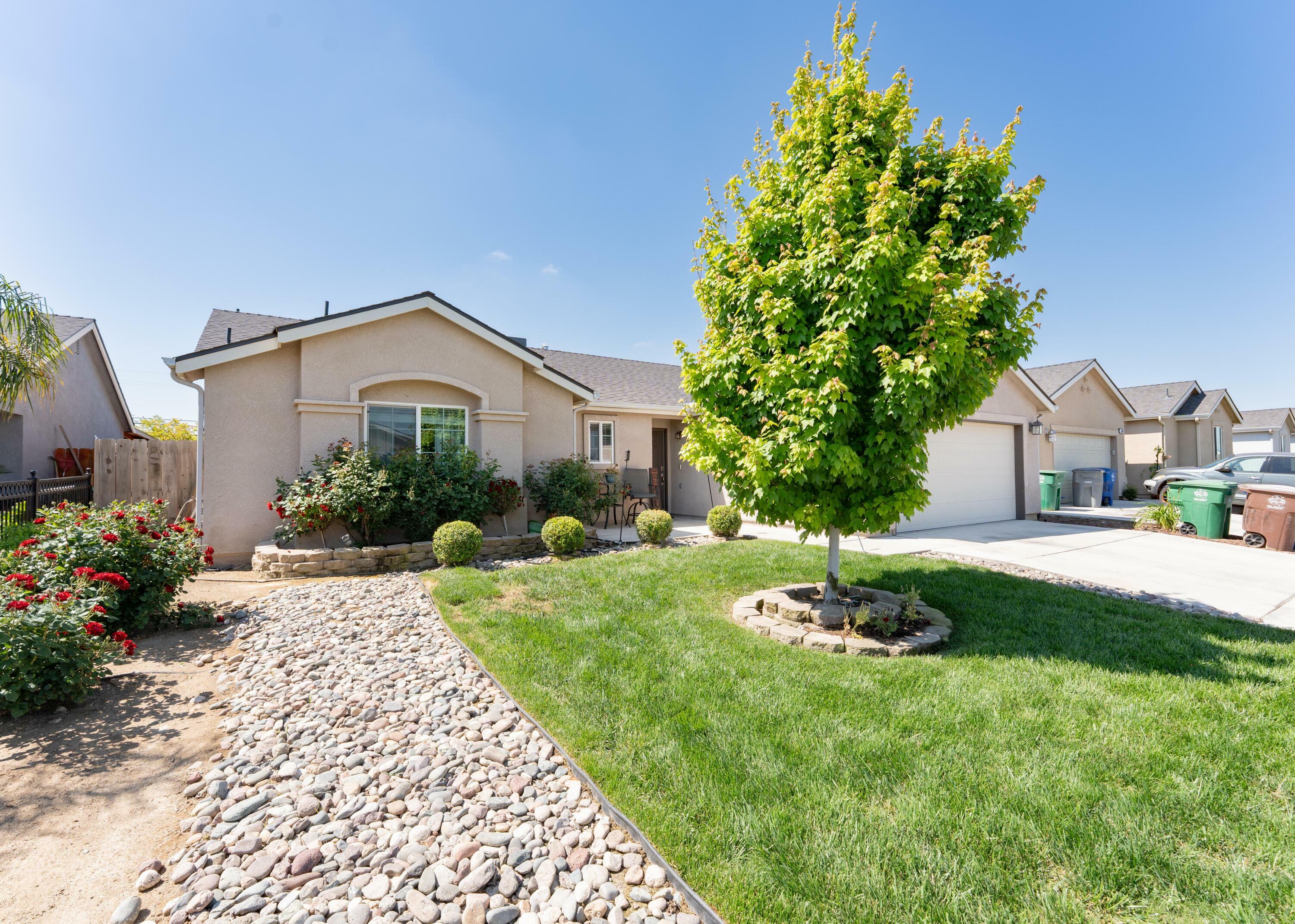 Property Photo: 13375 Peach Street CA 93648