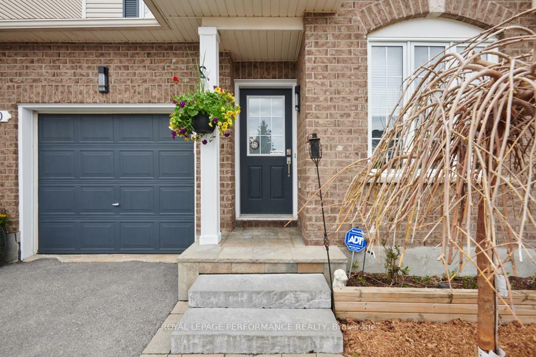 Property Photo: 10 San Mateo Drive ON K2J 5B3