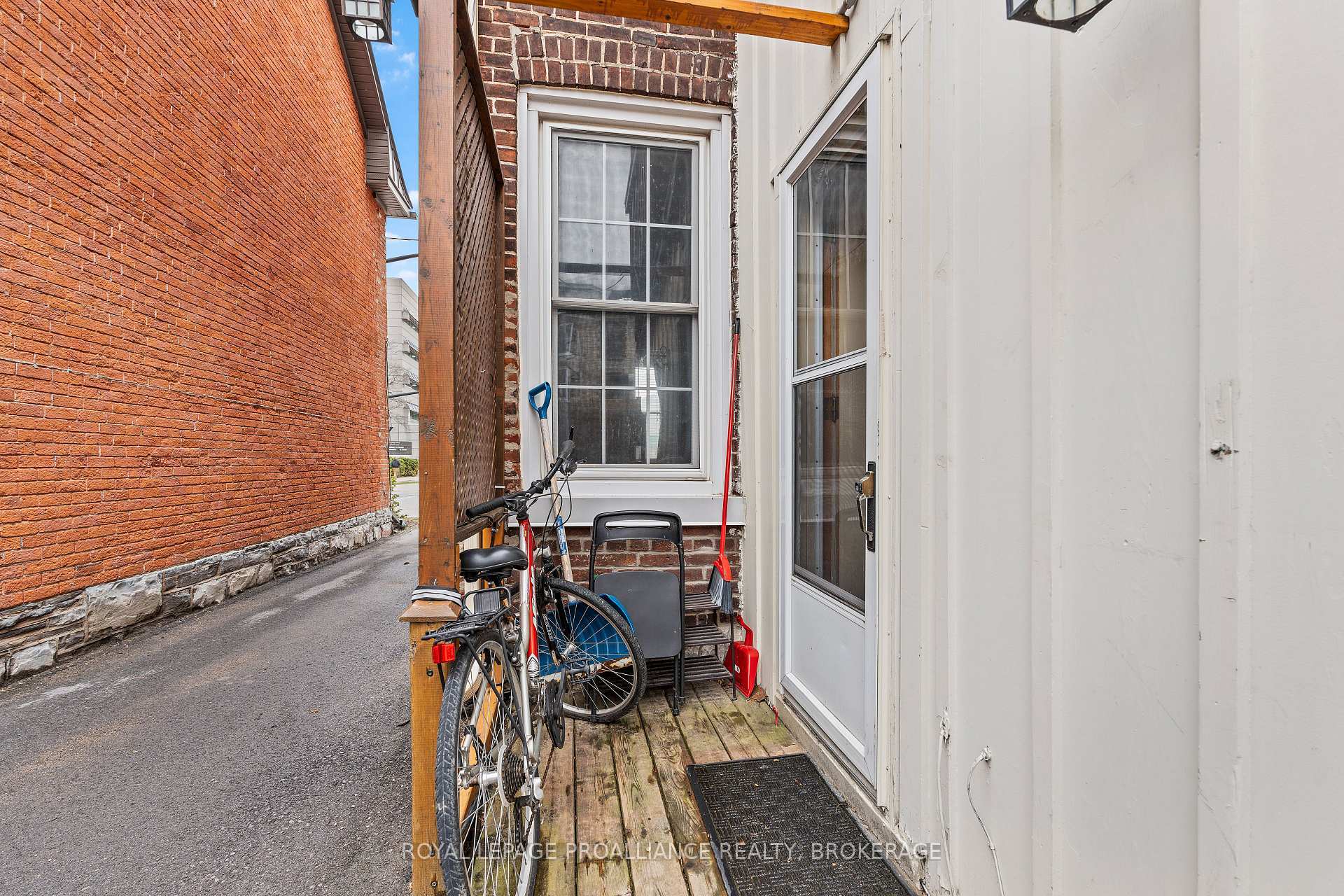 Property Photo: 274 Wellington Street ON K7K 2Z1