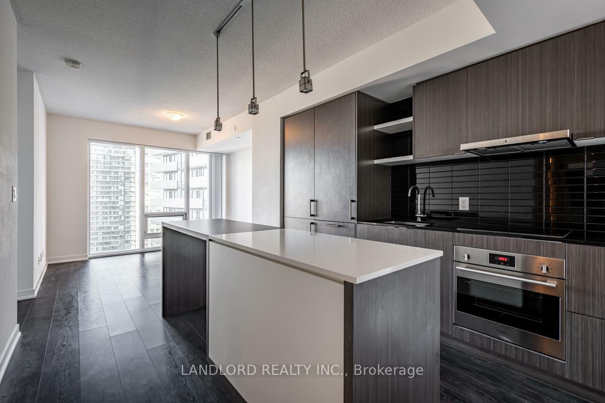 Property Photo:  100 Harbour Street 4105  ON M5J 0B5 