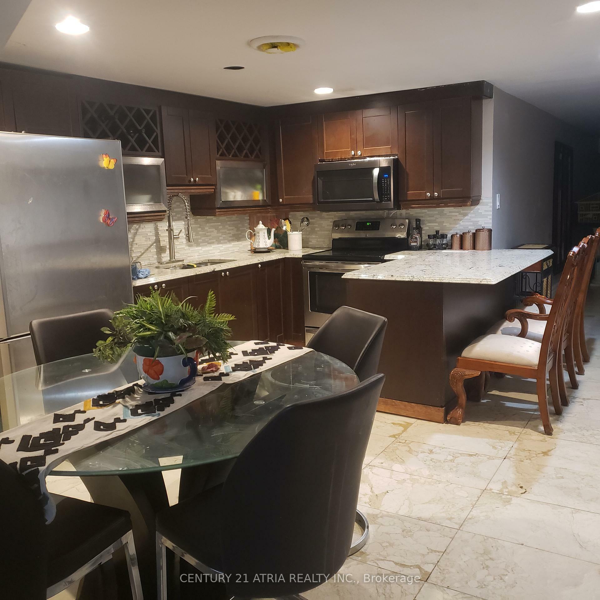 Photo de la propriété: 71 Laureleaf Road N ON L3T 2Y3