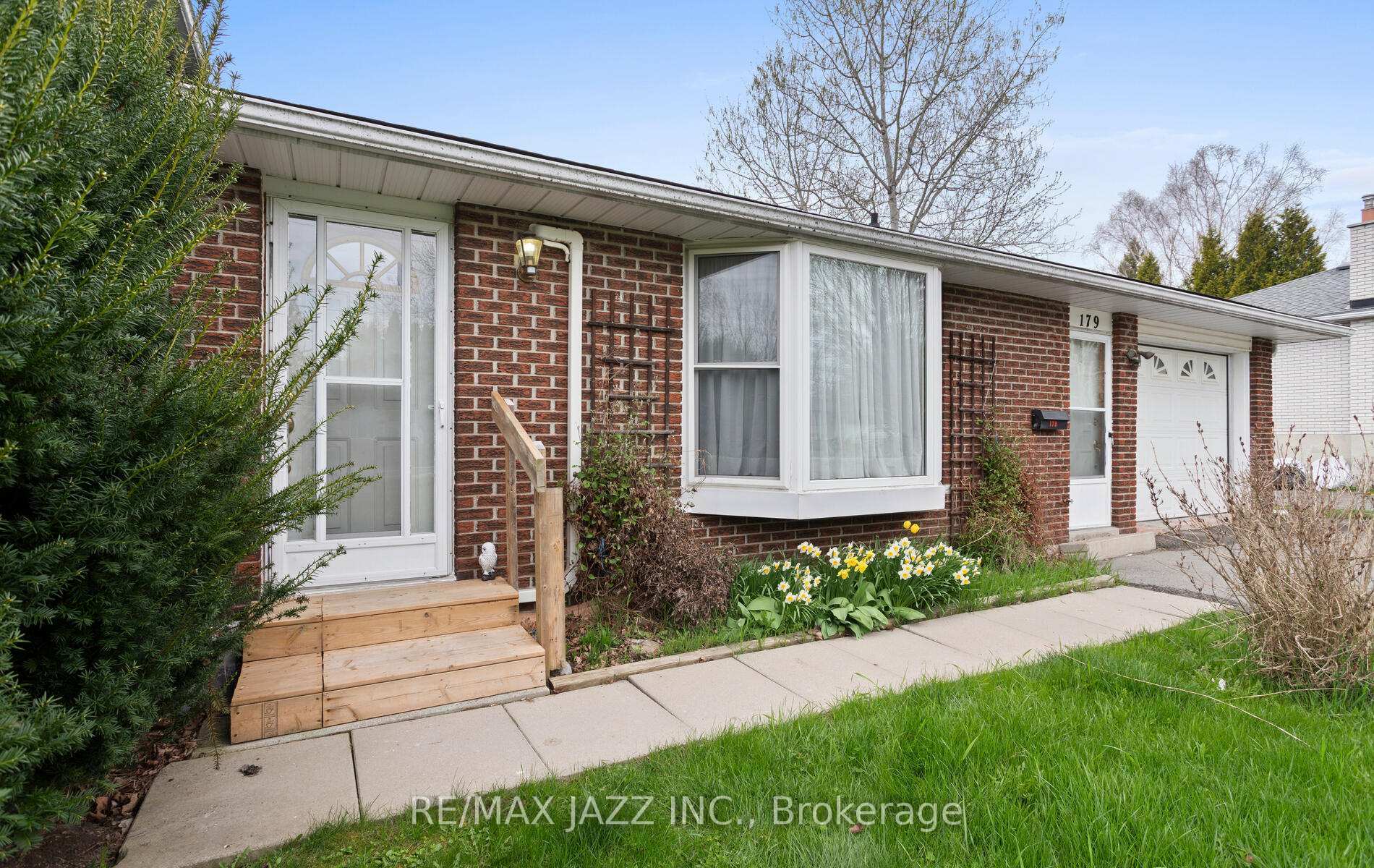 Property Photo: 179 Montrose Road ON K8R 1A4