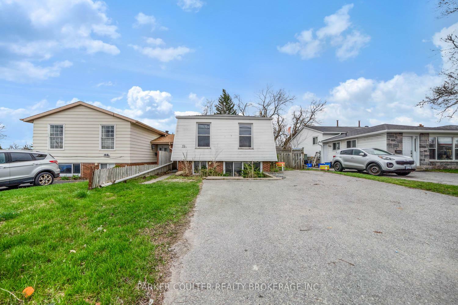 Property Photo: 19 A Cundles Road E ON L4M 5L1
