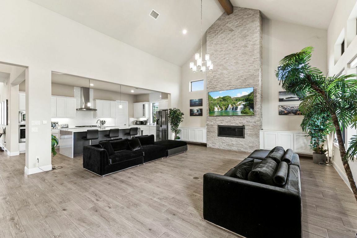 Property Photo: 321 Cumberland Cove TX 78628