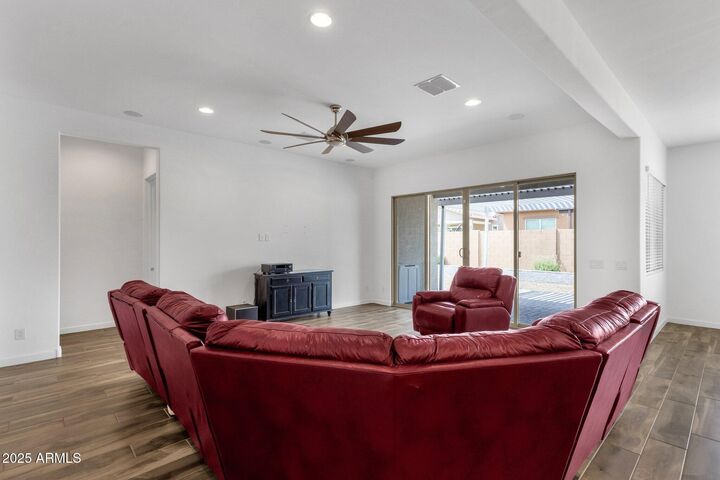 Property Photo: 2962 E Birdsong Avenue AZ 85143