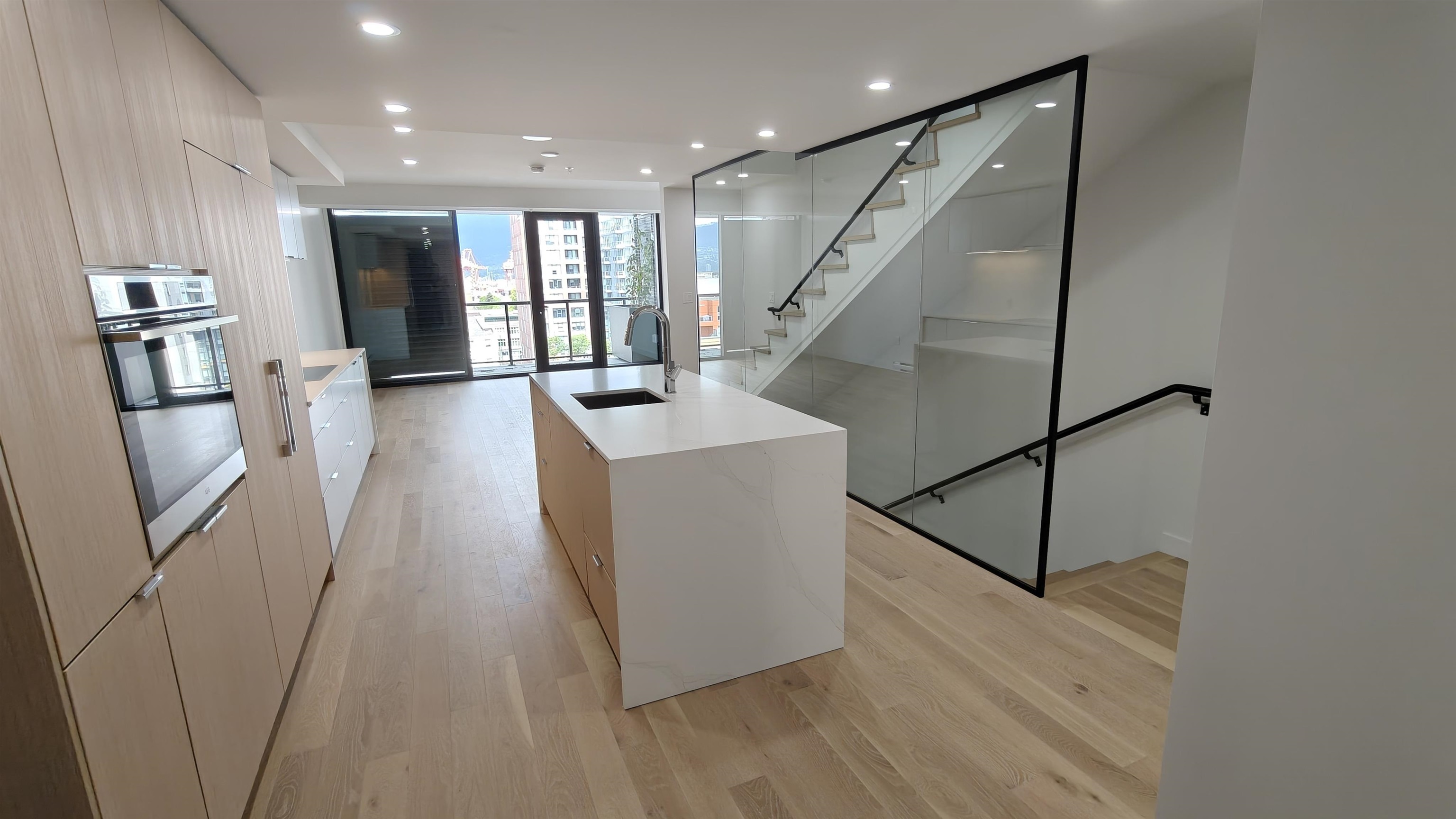 Property Photo: 239 Keefer Street 902 BC V6A 1X6