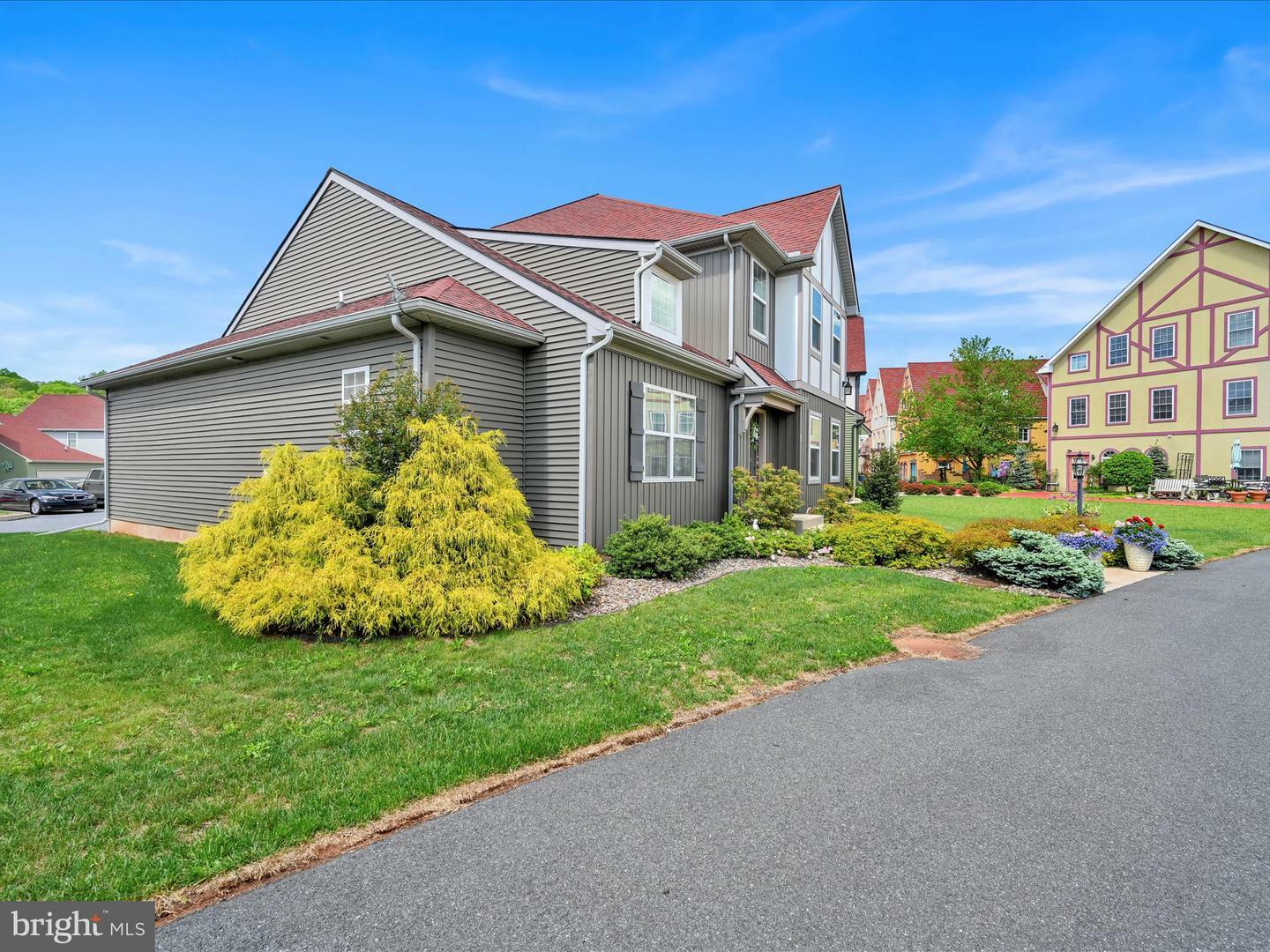 Property Photo: 10 Bittendorf Way PA 17569