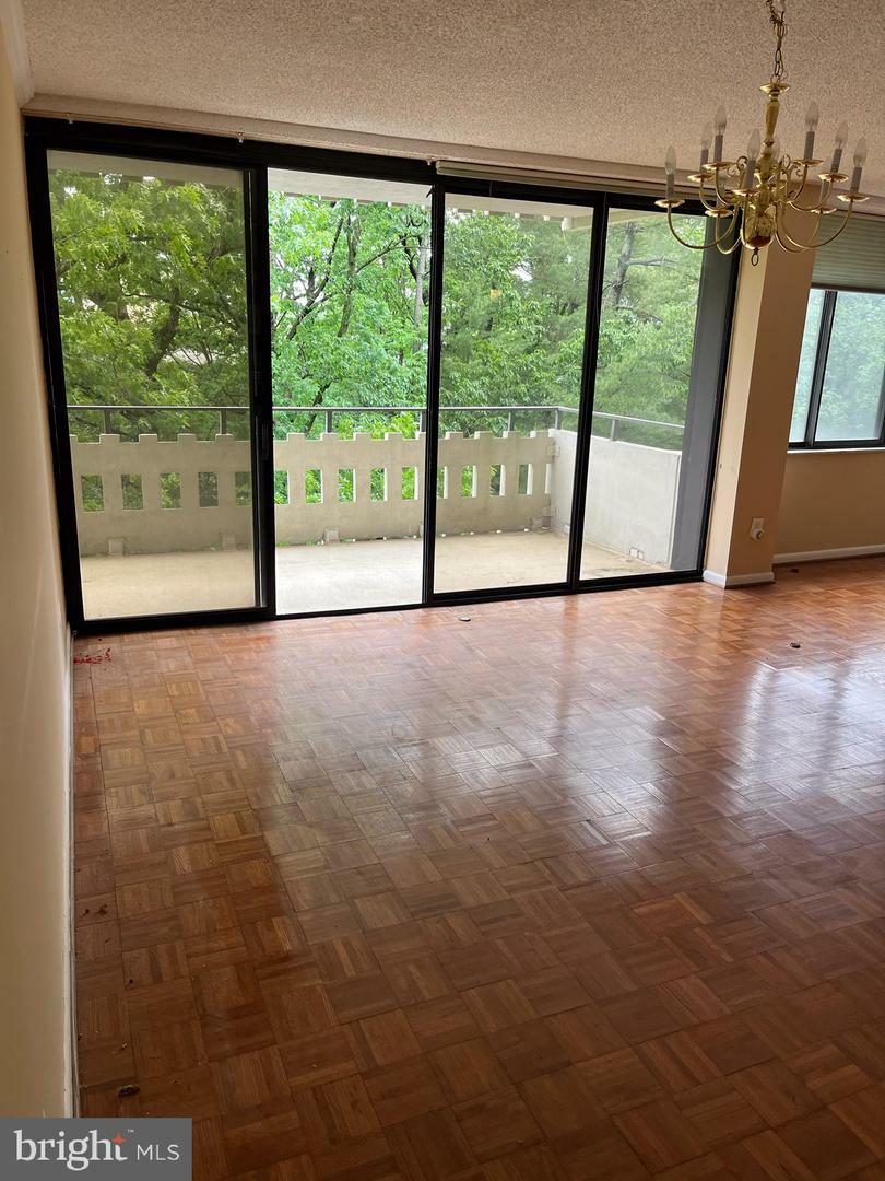 Property Photo: 6301 Stevenson Avenue 602 VA 22304