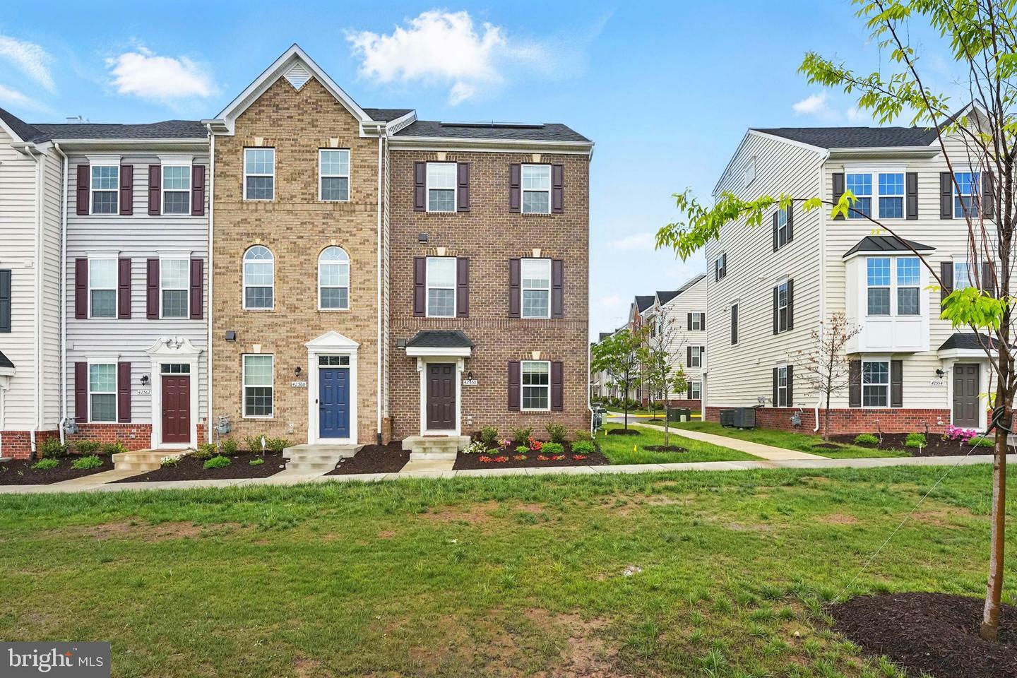 Property Photo: 42558 Antonia Terrace VA 20166
