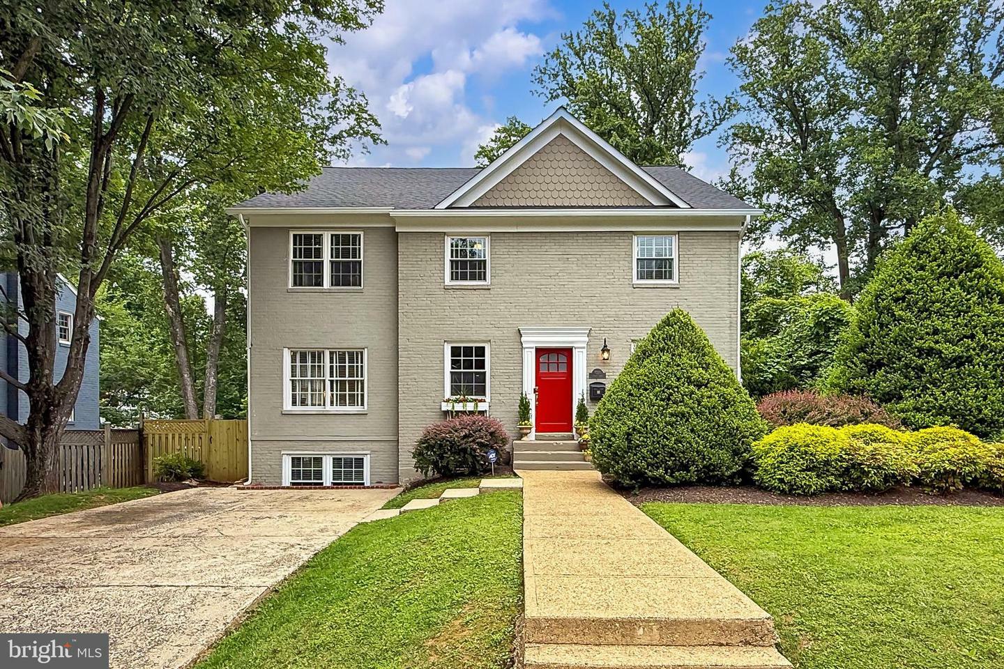 Property Photo:  7221 Timber Lane  VA 22046 