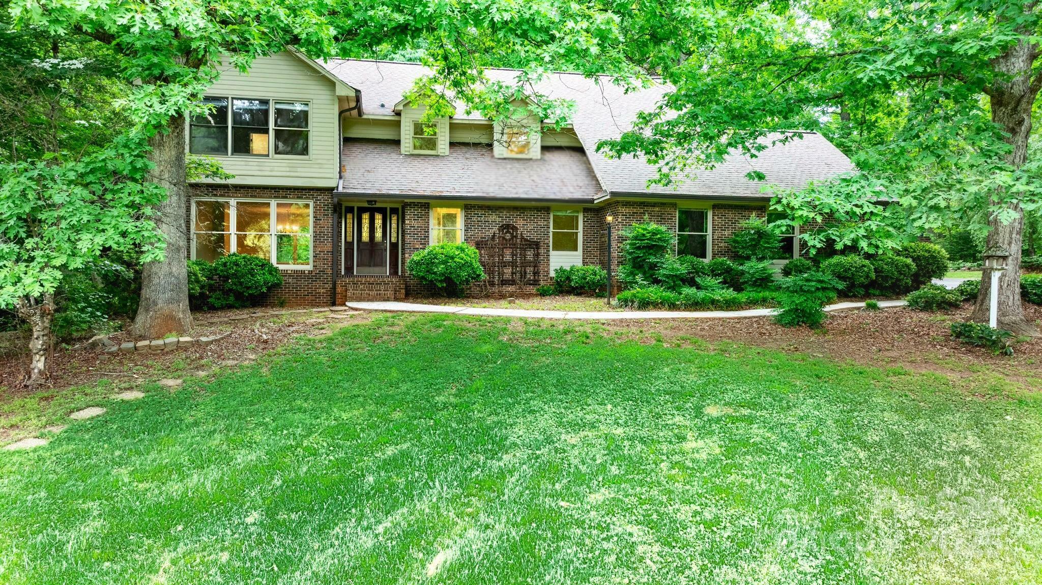Property Photo: 1080 Rolling Green Drive NC 28658